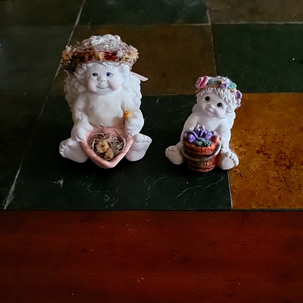 Two cute Dresmsicles porcelain figurines. Perfect Condition